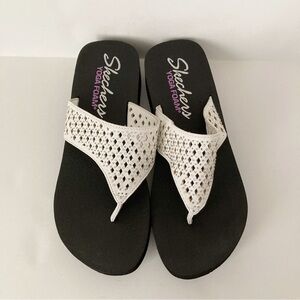 Skechers Yoga Foam Sandals | Size 9